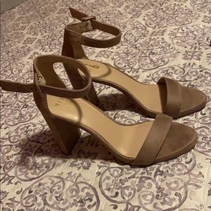 never worn. they just didnt fit!